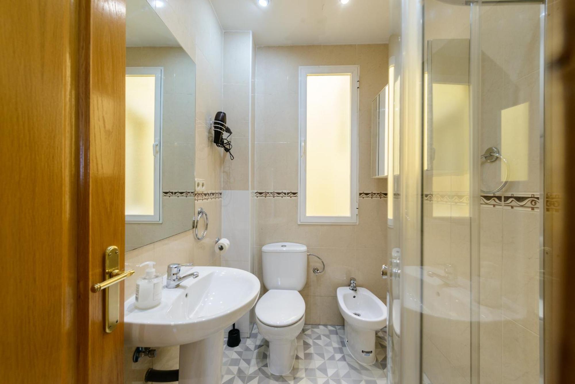 Amplio Piso En Madrid Centro Con Vistas Al Templo De Debodアパートメント エクステリア 写真