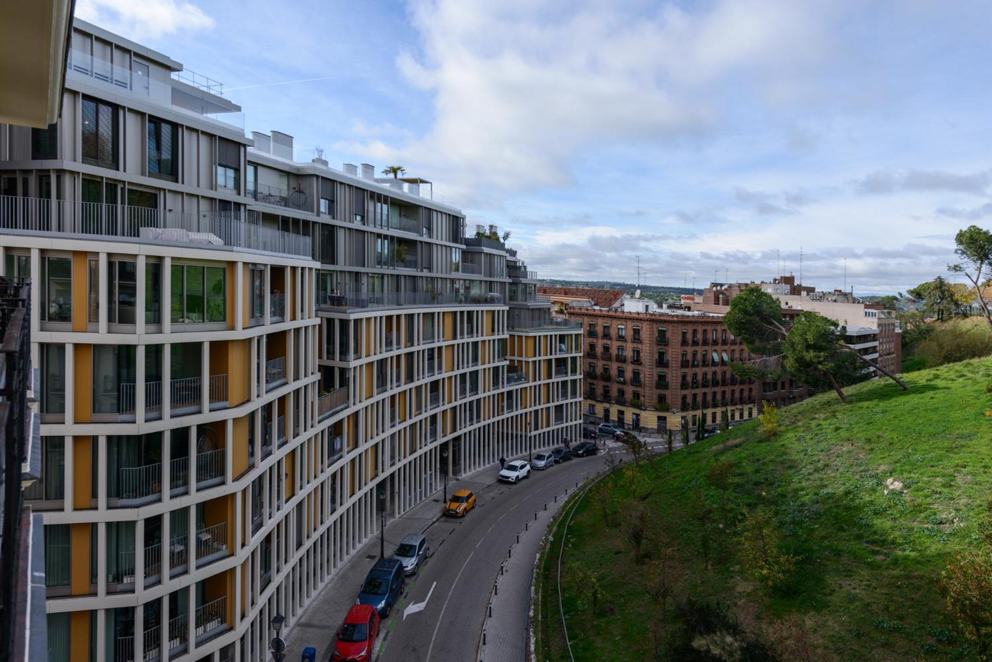 Amplio Piso En Madrid Centro Con Vistas Al Templo De Debodアパートメント エクステリア 写真
