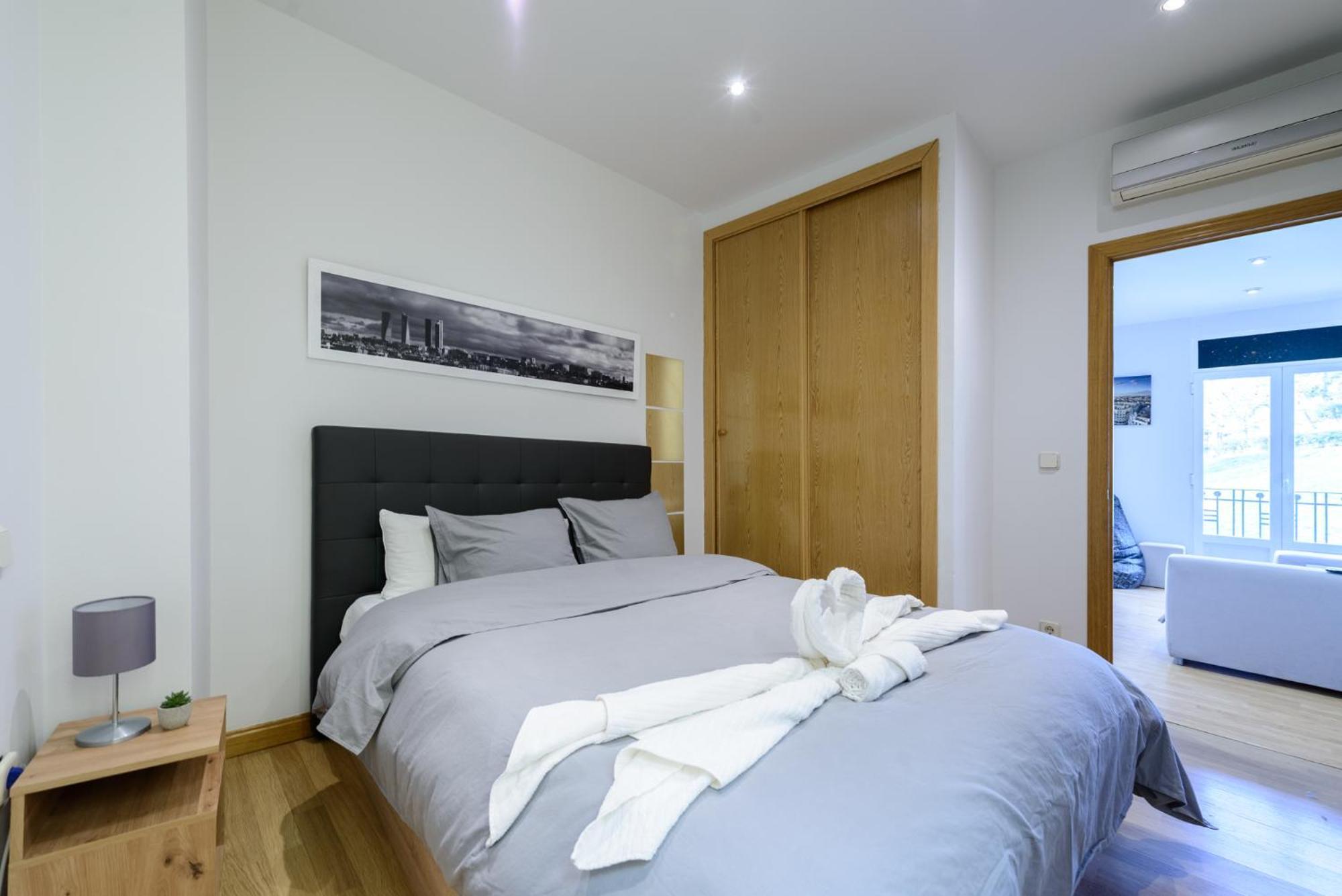 Amplio Piso En Madrid Centro Con Vistas Al Templo De Debodアパートメント エクステリア 写真